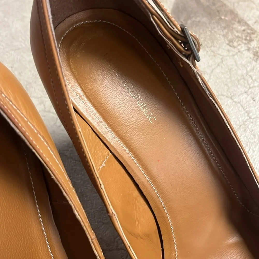 Banana Republic Vanchetta Tan Size 9 heels